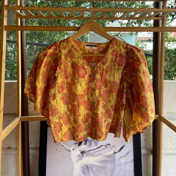 Floral crop Top. Size- XS (Fit S too) - Picture 5 of 11